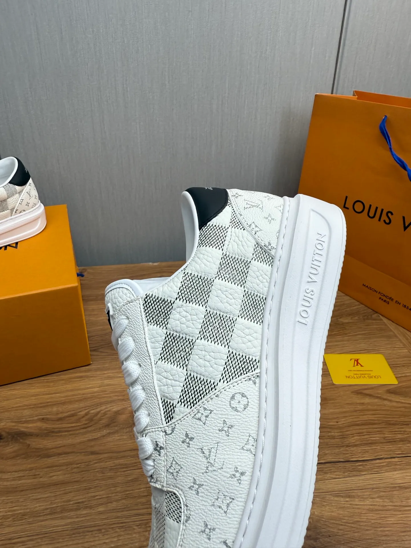 Men's shoes 💰840💰 LOUIS VUITTON [Luden Yiwei] The new trendy Lv is on the market 🎁, casual and fashionable men's shoes 👟 1:1 shipment ⬆️The upper is made of imported cowhide + cowhide mesh lining, the original wear-resistant rubber outsole, the version is simple and elegant, exclusive for trendy men. 38-45 (38.45 is non-refundable if made to order)
